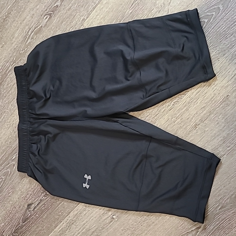 Under Armour Pull On Athletic Shorts Size Medium Black